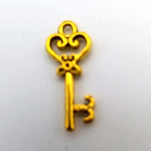 Key Victorian‎ style charm pendant